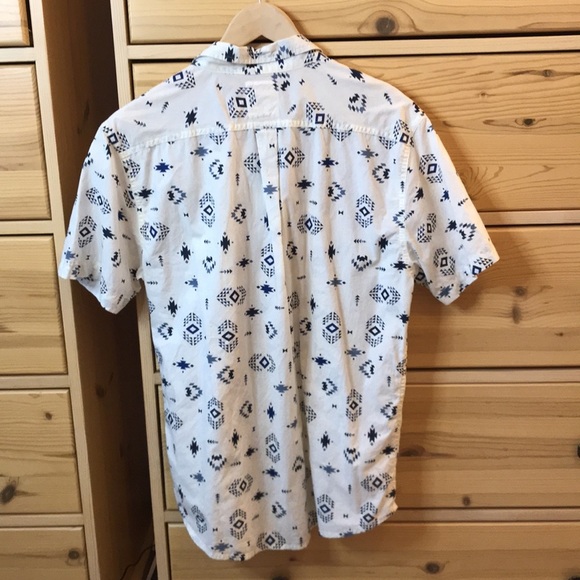 Levi's Aztec Print Button Up Size Medium - Picture 6 of 6